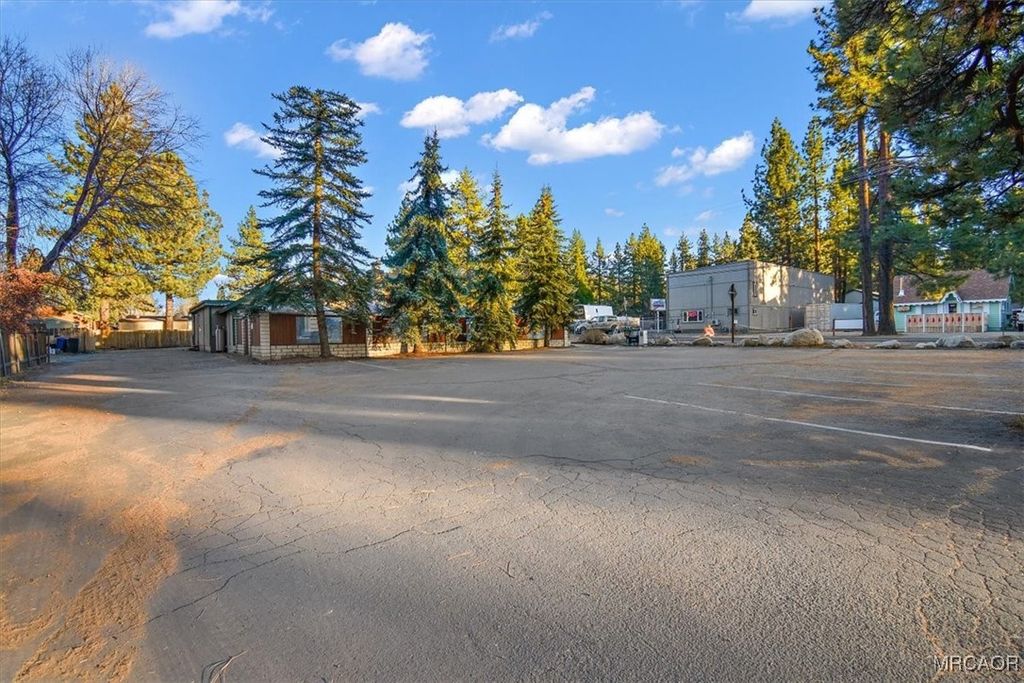 Photo of 337 W Big Bear Boulevard, Big Bear City, CA 92314 (MLS # 32502389)