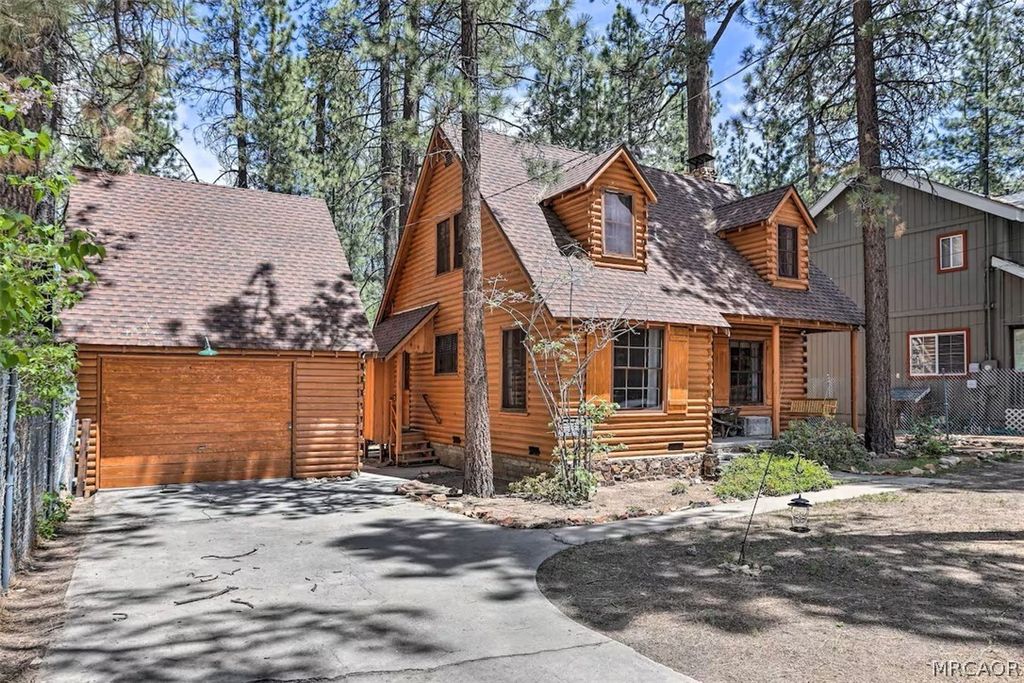 Photo of 39112 Starview Lane, Big Bear Lake, CA 92315 (MLS # 32600362)