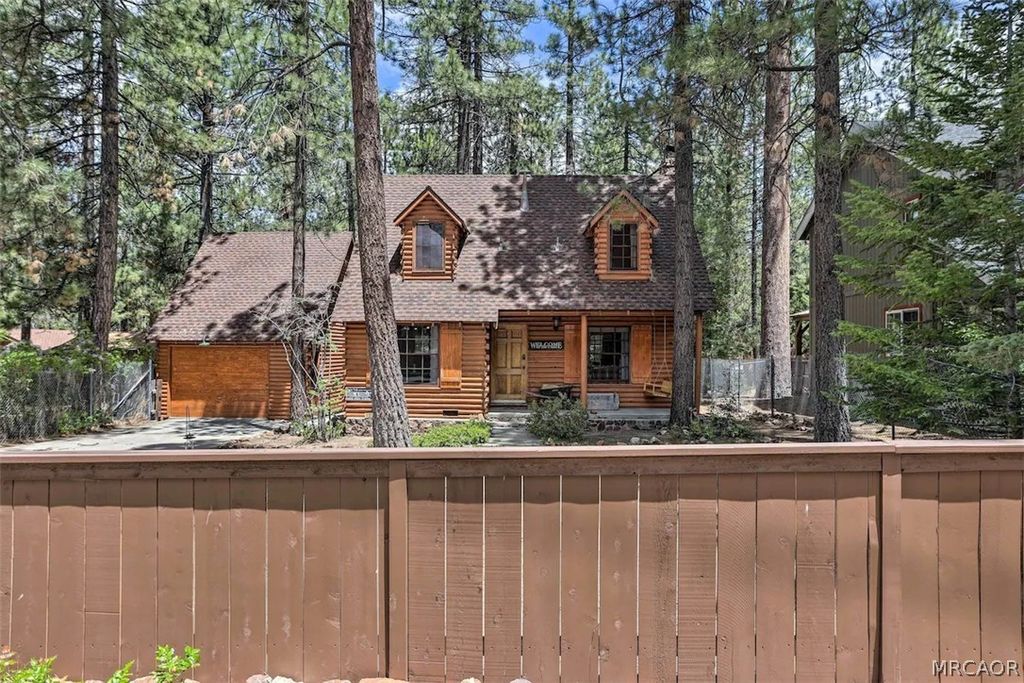 Photo of 39112 Starview Lane, Big Bear Lake, CA 92315 (MLS # 32600362)