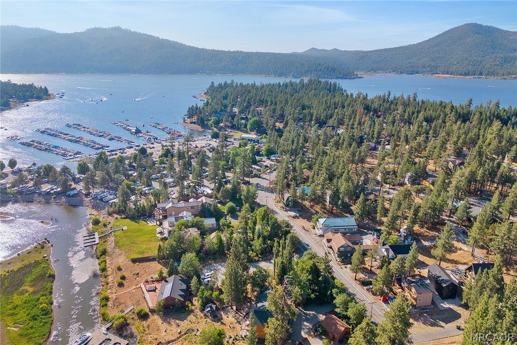 Photo of 425 Castella Lane, Big Bear Lake, CA 92315 (MLS # 32600845)