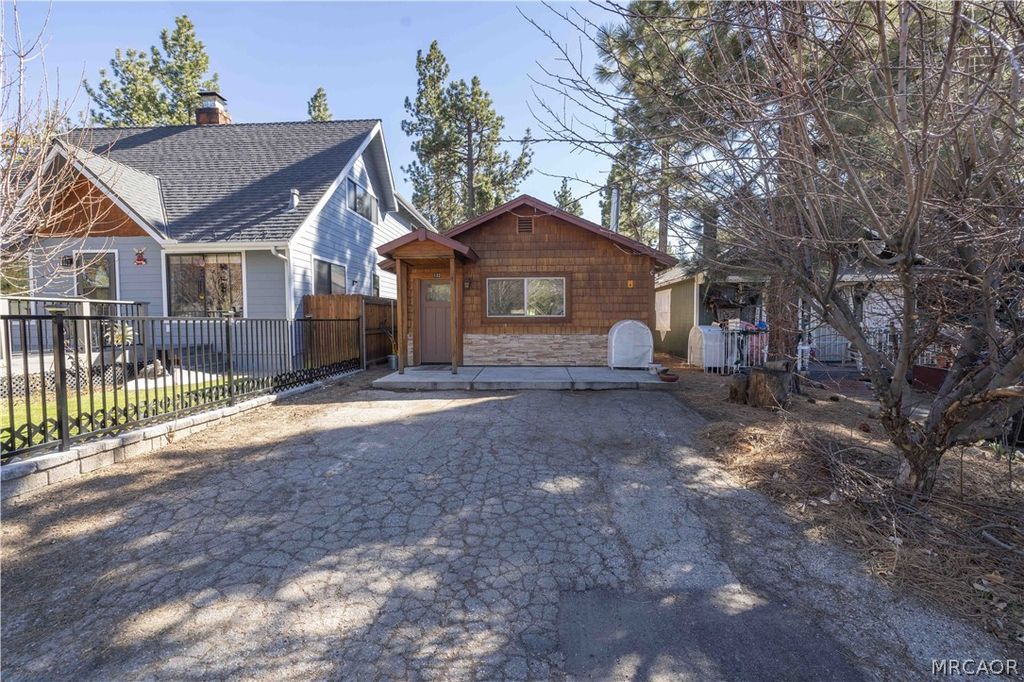 Photo of 132 Angeles Boulevard, Big Bear City, CA 92314 (MLS # 32600519)