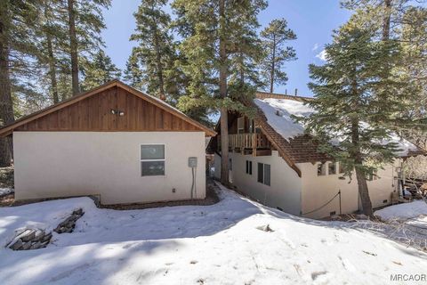 Photo of 43411 Sheephorn Road, Big Bear Lake, CA 92315 (MLS # 32600067)
