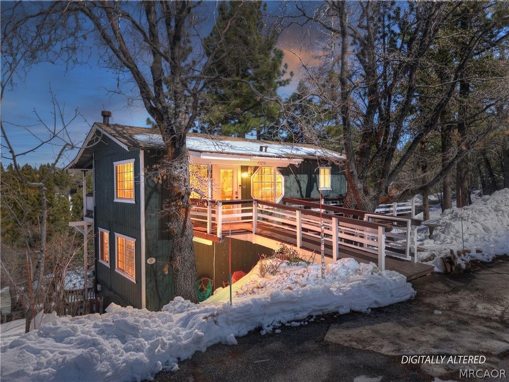 Photo of 43291 Shasta Road, Big Bear Lake, CA 92315 (MLS # 32600348)
