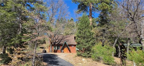 Photo of 43505 Shasta Place Pl, Big Bear Lake, CA 92315 (MLS # 32601168)