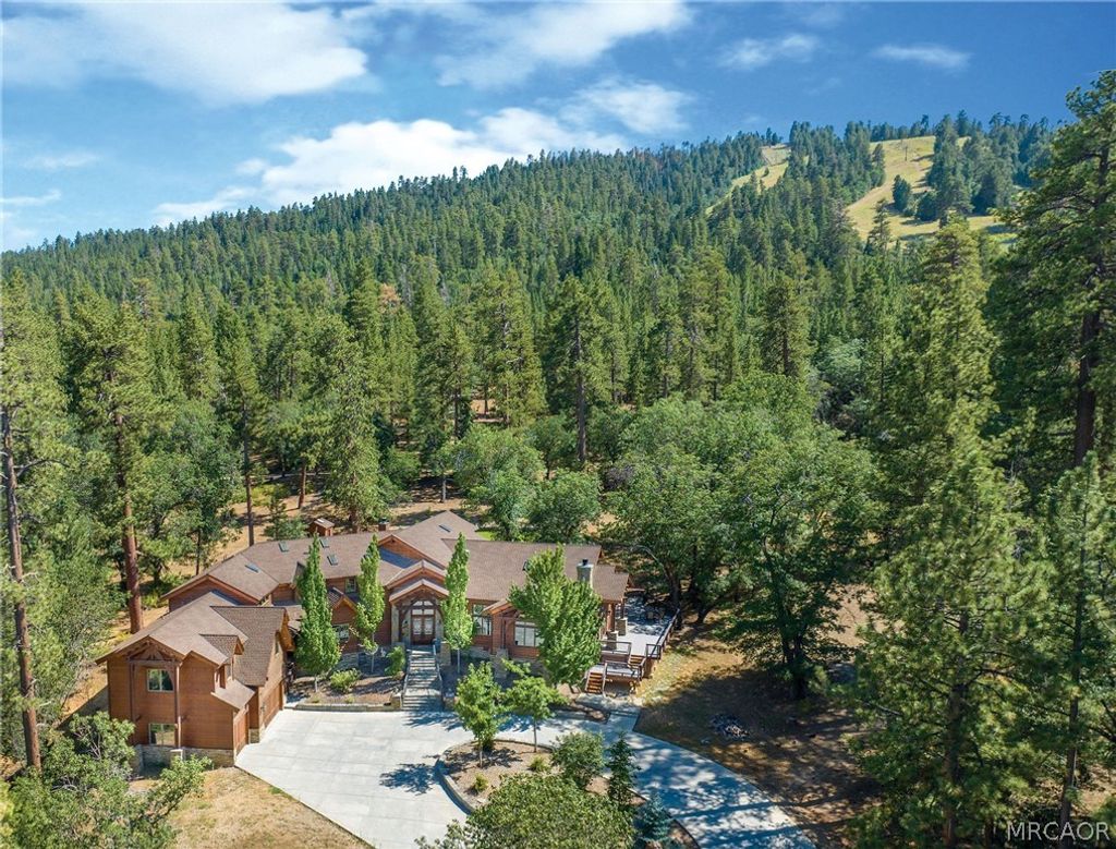 Photo of 42143 Switzerland Drive, Big Bear Lake, CA 92315 (MLS # 32600449)
