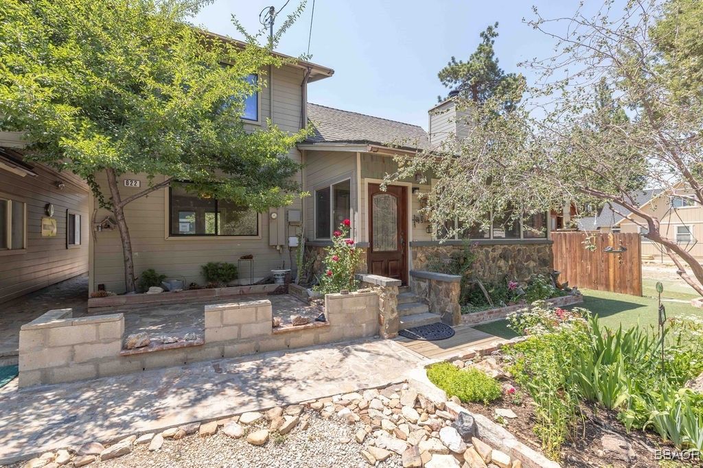 Photo of 622 Sunset Lane, Sugarloaf, CA 92386 (MLS # 32502060)