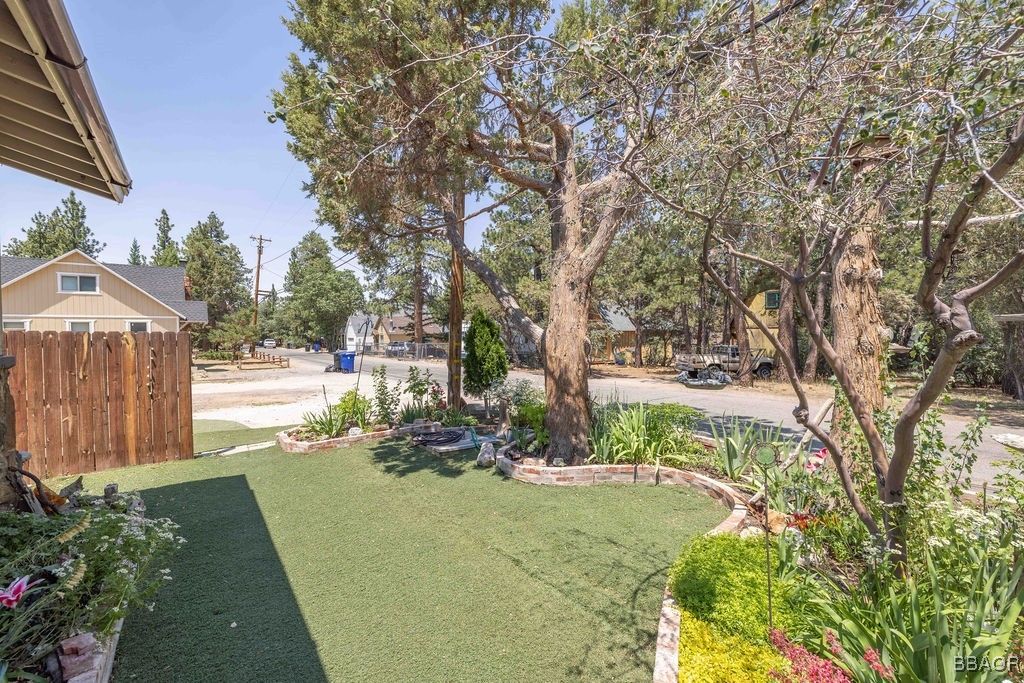 Photo of 622 Sunset Lane, Sugarloaf, CA 92386 (MLS # 32502060)