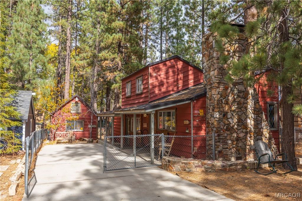 Photo of 39368 Moab Lane, Big Bear Lake, CA 92315 (MLS # 32502687)
