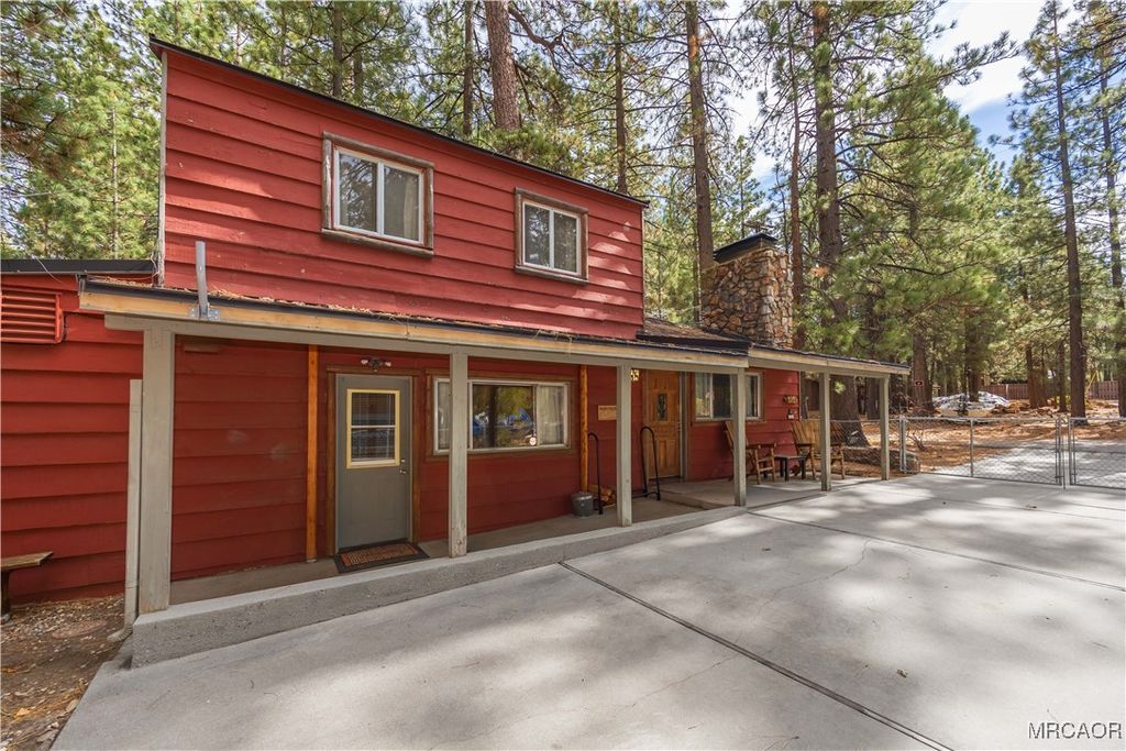 Photo of 39368 Moab Lane, Big Bear Lake, CA 92315 (MLS # 32502687)