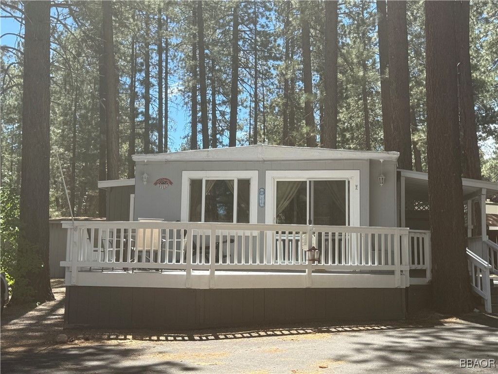 Photo of 41150 LAHONTAN # F-7 Dr, Big Bear Lake, CA 92315 (MLS # 32502010)