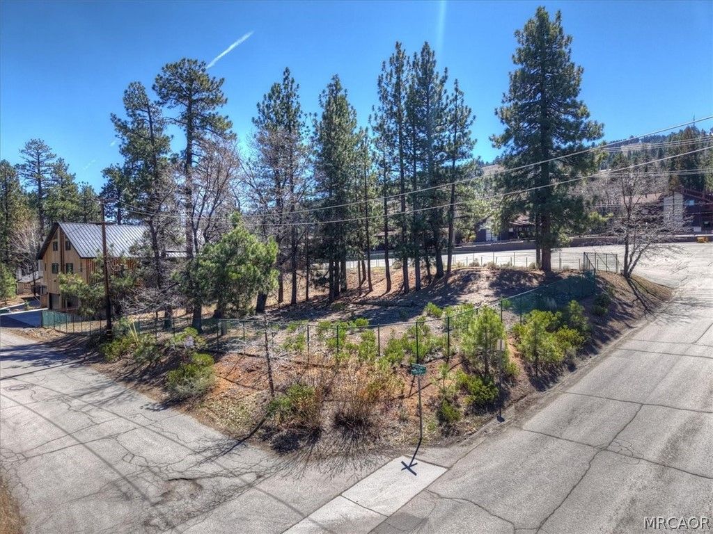 Photo of 41711 Switzerland Drive, Big Bear Lake, CA 92315 (MLS # 32600610)