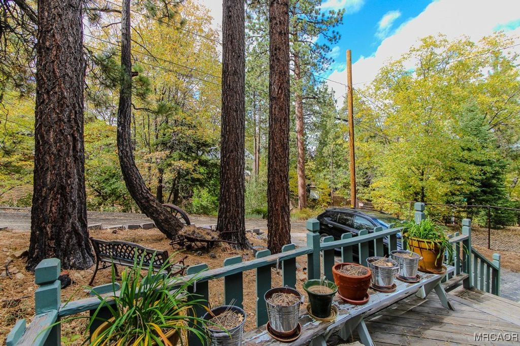 Photo of 849 Ford Lane, Big Bear Lake, CA 92315 (MLS # 32502448)