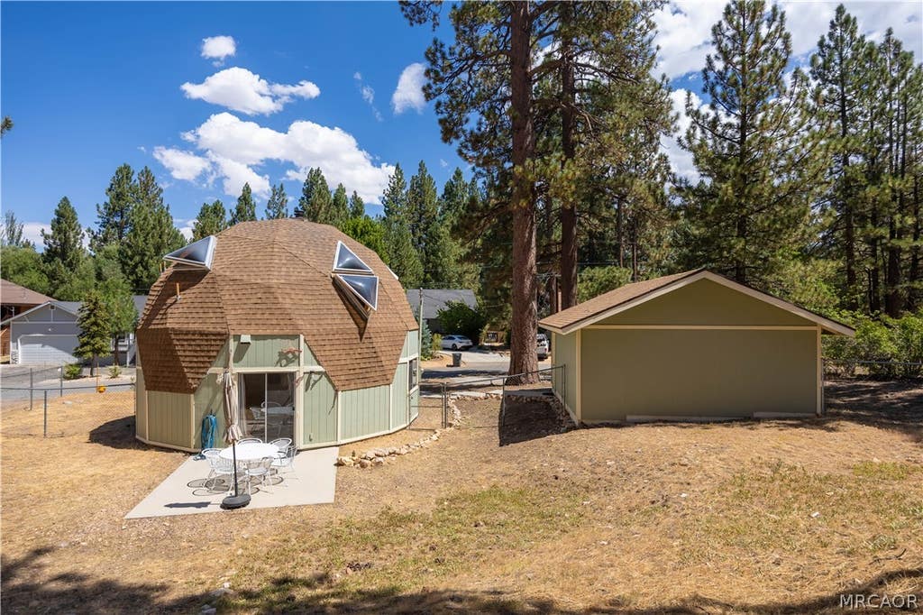 Photo of 41753 Tanager Drive, Big Bear Lake, CA 92315 (MLS # 32601963)