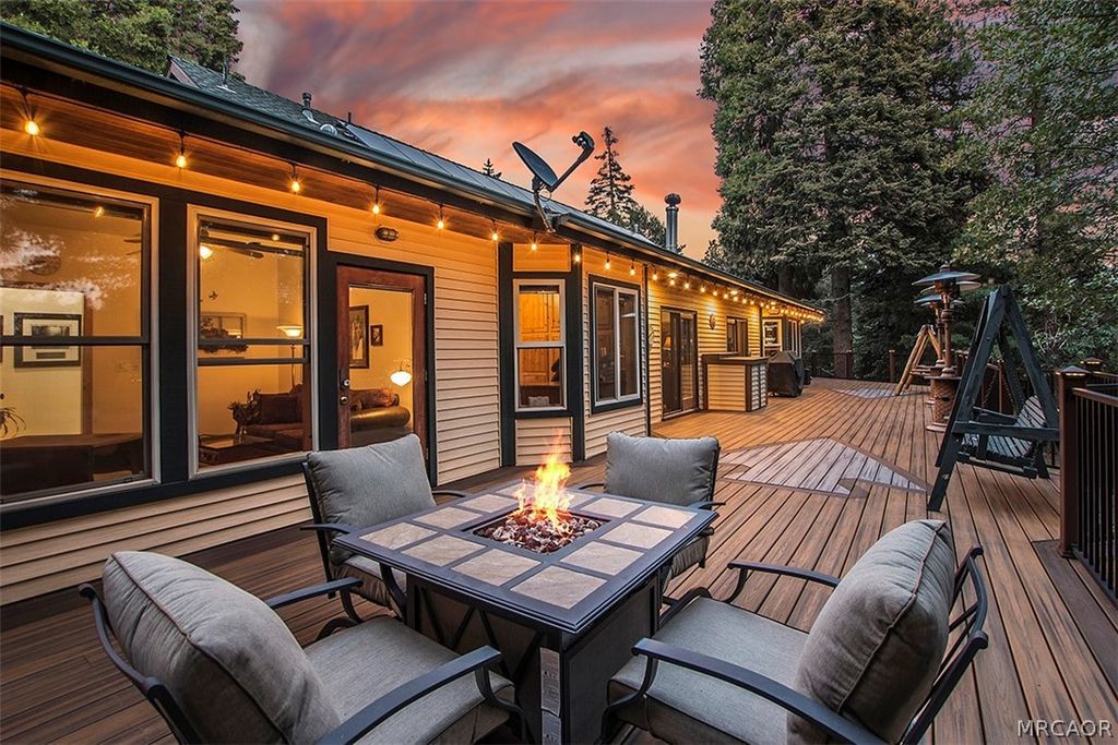 Photo of 268 Cedarbrook Dr, Twin Peaks, CA 92391 (MLS # 32600242)