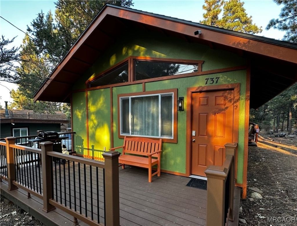 Photo of 737 Pine Lane, Sugarloaf, CA 92386 (MLS # 32502317)