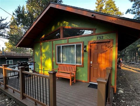 Photo of 737 Pine Lane, Sugarloaf, CA 92386 (MLS # 32502317)