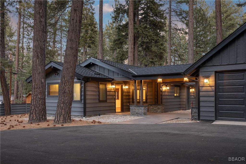 Photo of 42763 Cedar Avenue, Big Bear Lake, CA 92315 (MLS # 32500059)