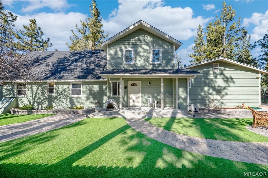 Photo of 195 Knoll Road, Big Bear Lake, CA 92315 (MLS # 32600588)