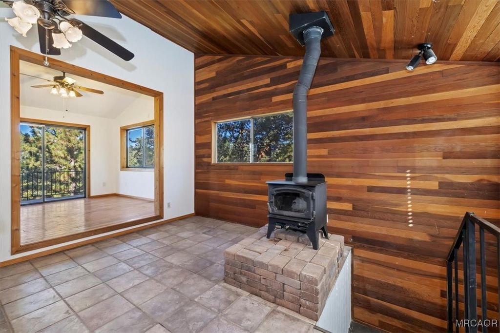 Photo of 6302 Spruce Avenue, Angelus Oaks, CA 92305 (MLS # 32502497)