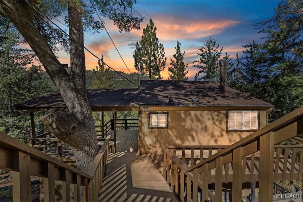 Photo of 6302 Spruce Avenue, Angelus Oaks, CA 92305 (MLS # 32502497)