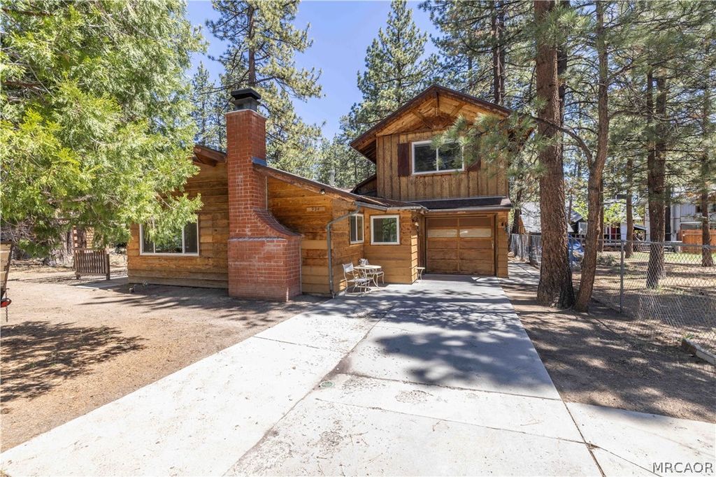 Photo of 924 Michael, Big Bear City, CA 92314 (MLS # 32600805)