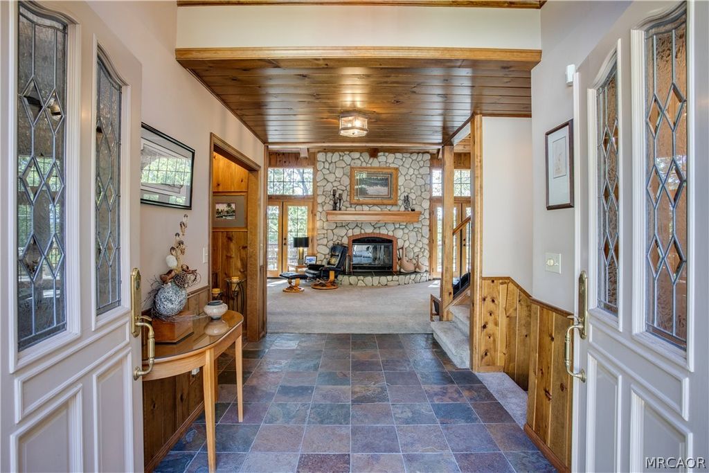 Photo of 27801 St Bernard Lane, Lake Arrowhead, CA 92352 (MLS # 32600933)