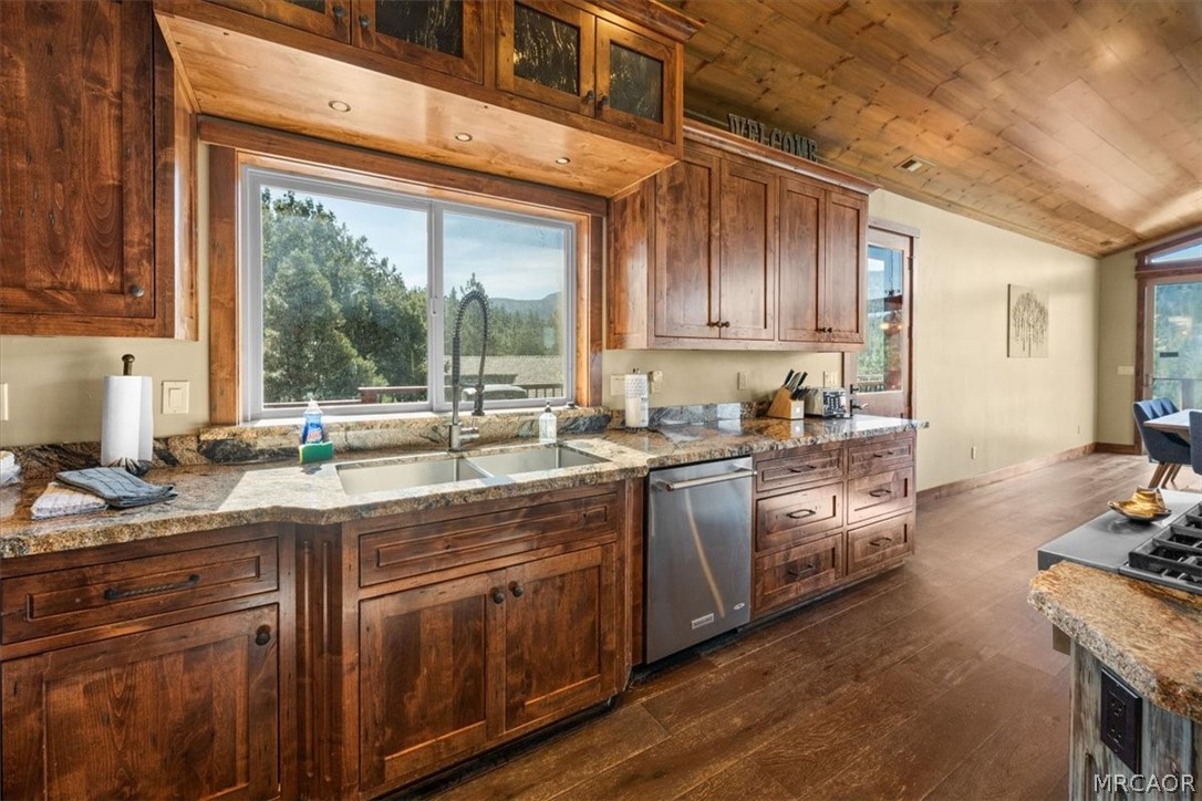 Big Bear Lake, California, 92315, United States, 4 Bedrooms Bedrooms, ,4 BathroomsBathrooms,Residential,Active,2034017