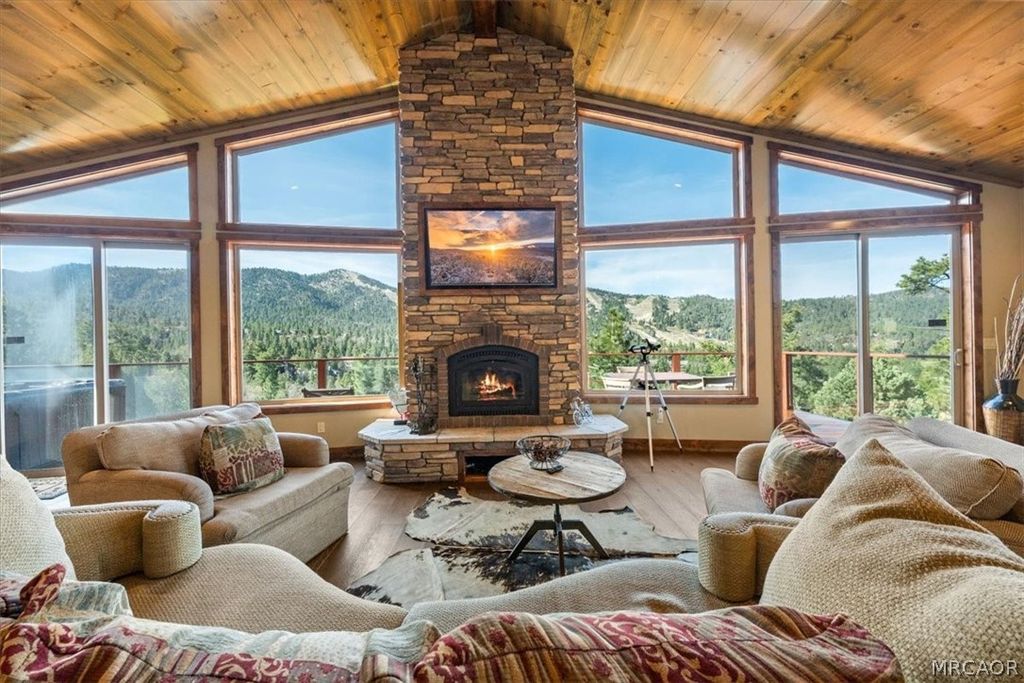 Photo of 43565 Wolf Road, Big Bear Lake, CA 92315 (MLS # 32600710)