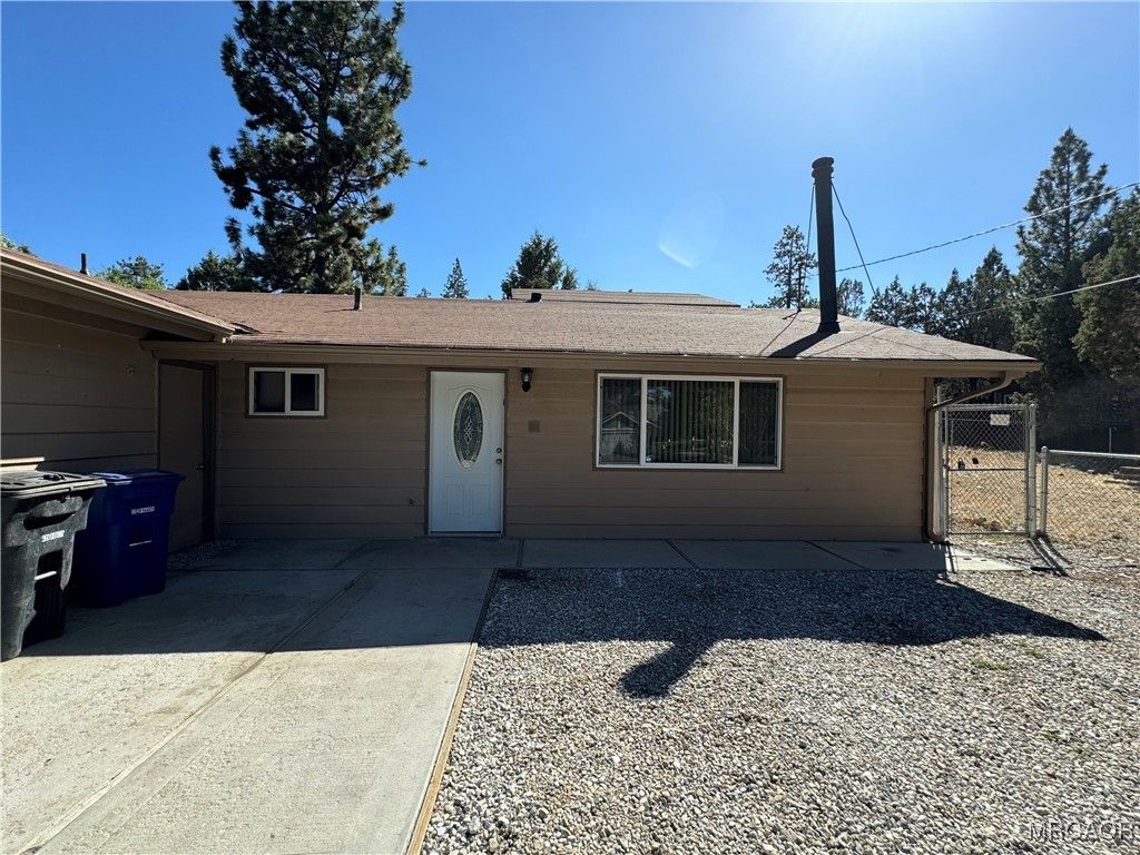 Photo of 1560 Malabar Way, Big Bear City, CA 92314 (MLS # 32502559)