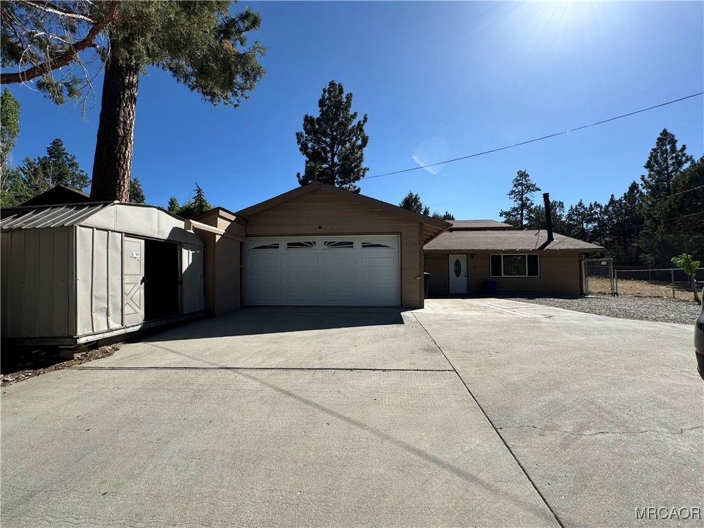 Photo of 1560 Malabar Way, Big Bear City, CA 92314 (MLS # 32502559)