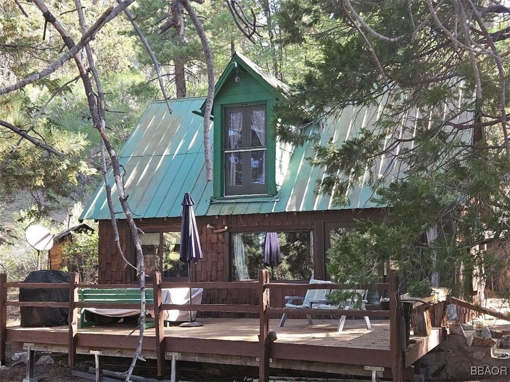 Photo of 329 Pine Hill Drive, Fawnskin, CA 92333 (MLS # 32501033)