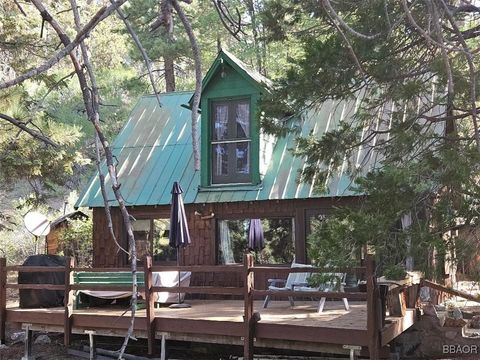 Photo of 329 Pine Hill Drive, Fawnskin, CA 92333 (MLS # 32501033)