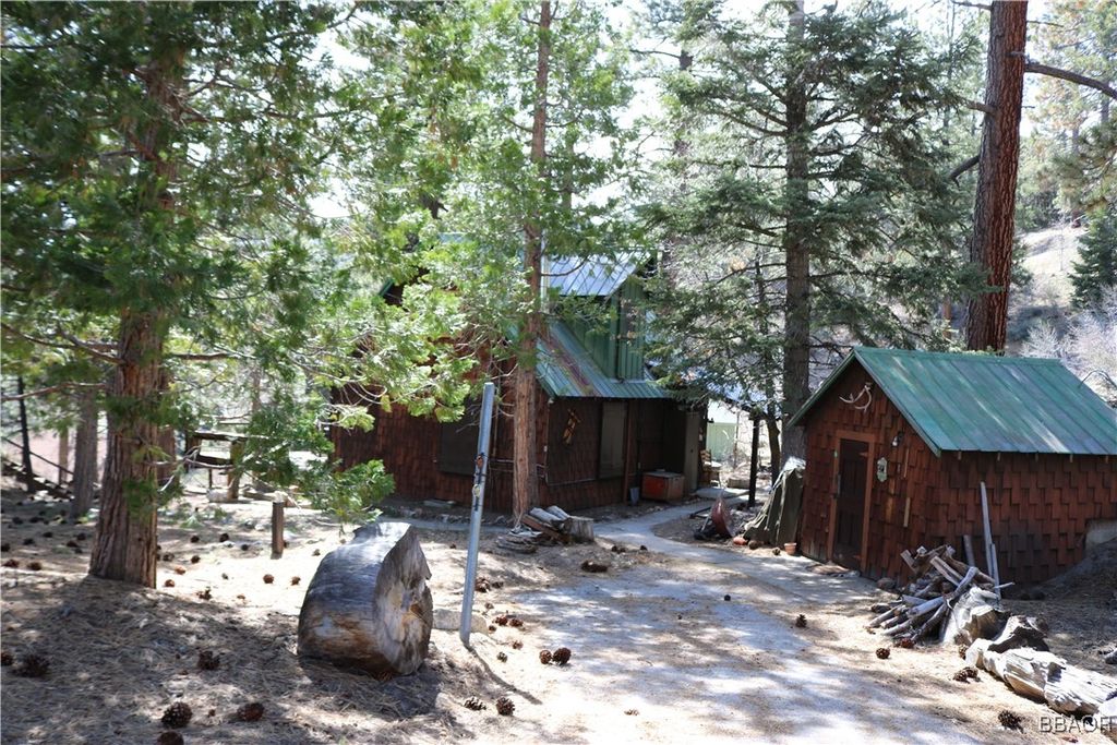 Photo of 329 Pine Hill Drive, Fawnskin, CA 92333 (MLS # 32501033)