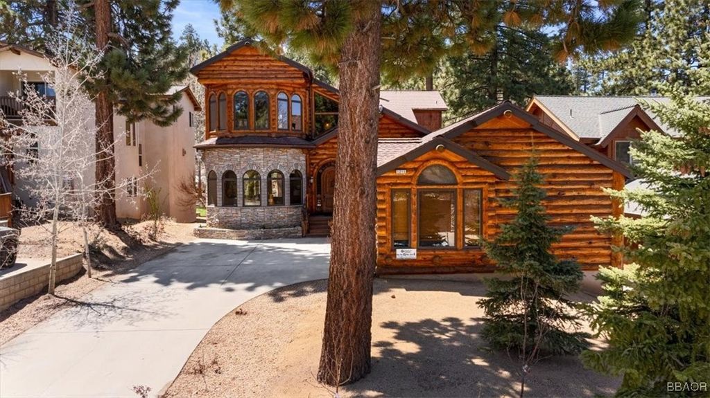 Photo of 1215 Wolf Creek Court, Big Bear Lake, CA 92315 (MLS # 32500900)