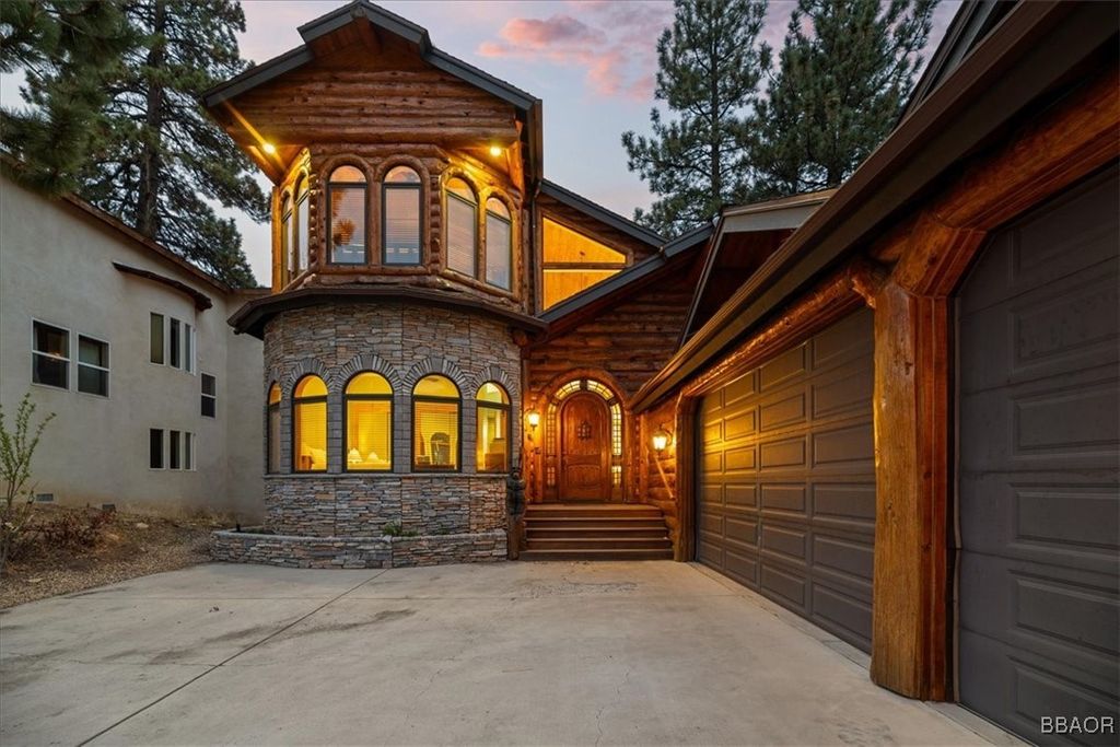 Photo of 1215 Wolf Creek Court, Big Bear Lake, CA 92315 (MLS # 32500900)