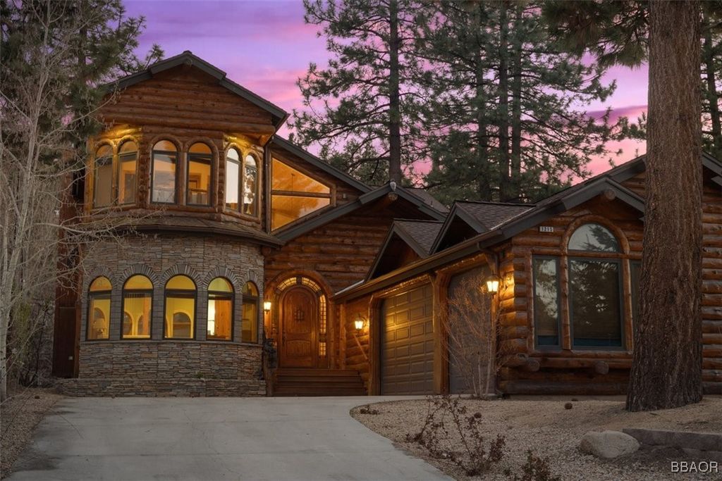 Photo of 1215 Wolf Creek Court, Big Bear Lake, CA 92315 (MLS # 32500900)