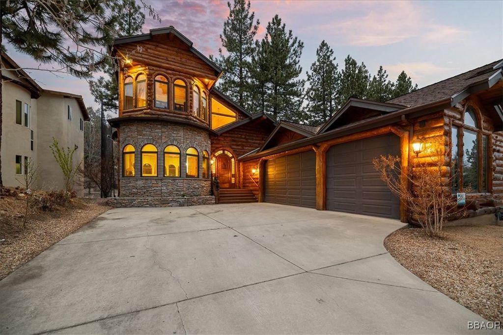 Photo of 1215 Wolf Creek Court, Big Bear Lake, CA 92315 (MLS # 32500900)