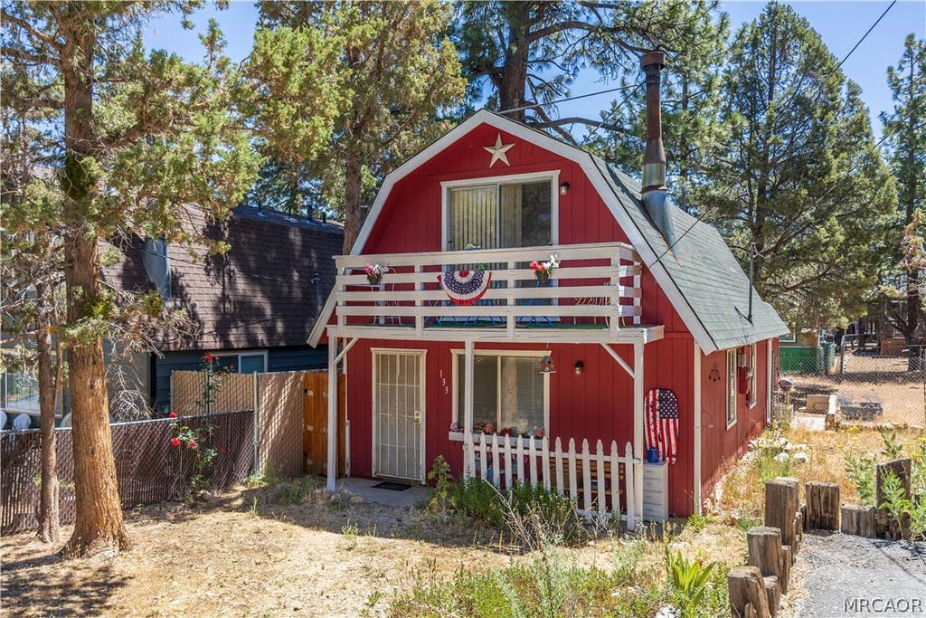 Photo of 133 Holmes Lane, Sugarloaf, CA 92386 (MLS # 32601564)