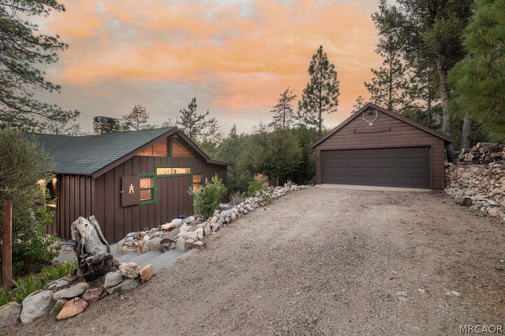 Photo of 59 Lakeview Trail, Fawnskin, CA 92333 (MLS # 32602316)