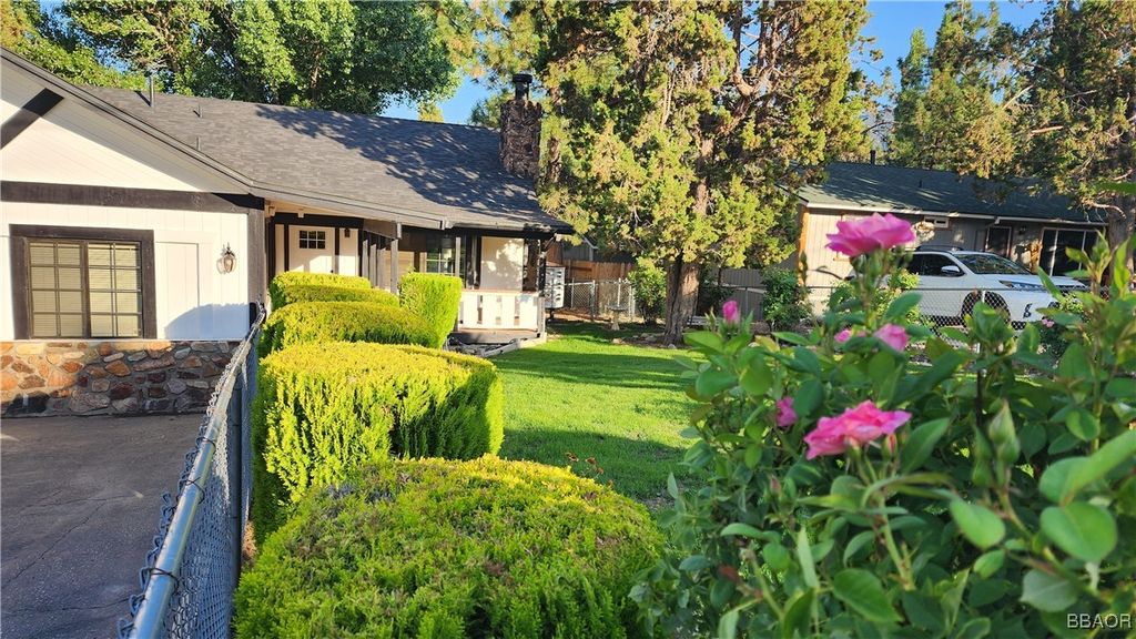 Photo of 404 San Martin Drive, Big Bear City, CA 92314 (MLS # 32502053)