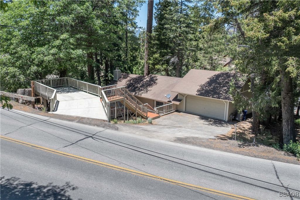 Photo of 43133 Moonridge Road, Big Bear Lake, CA 92315 (MLS # 32501450)