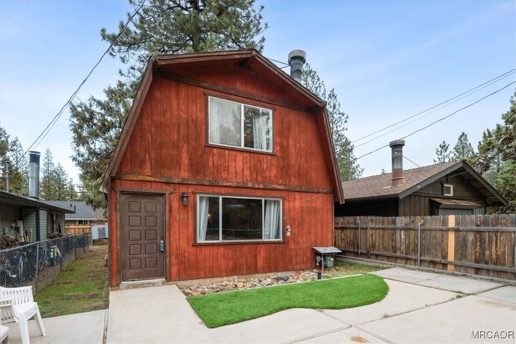 Photo of 858 Norwood Lane, Big Bear City, CA 92314 (MLS # 32502713)