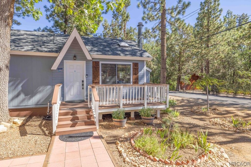 Photo of 562 Wabash Lane, Sugarloaf, CA 92386 (MLS # 32600726)