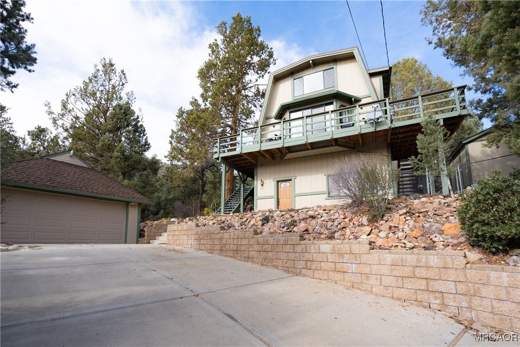 Photo of 1117 Crater Mountain Drive, Big Bear City, CA 92314 (MLS # 32600122)