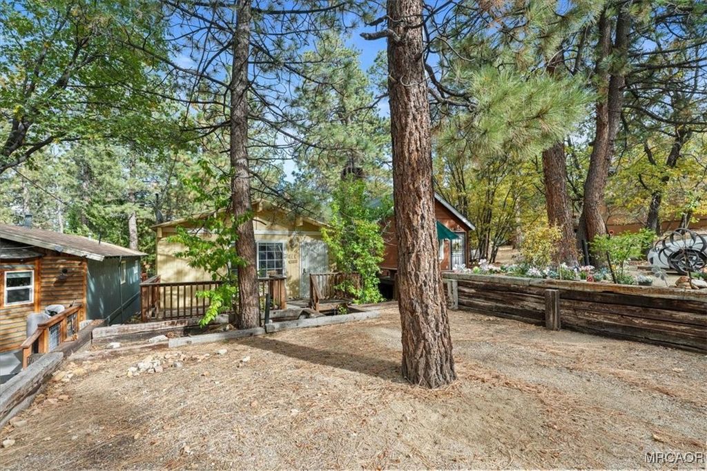 Photo of 817 Maple Lane, Sugarloaf, CA 92386 (MLS # 32502383)