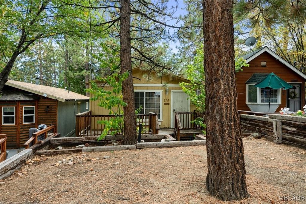 Photo of 817 Maple Lane, Sugarloaf, CA 92386 (MLS # 32502383)