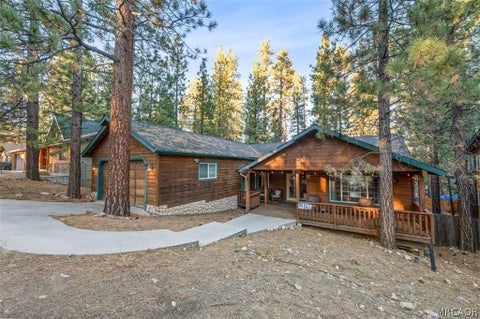 Photo of 41640 Mockingbird Drive, Big Bear Lake, CA 92315 (MLS # 32601618)