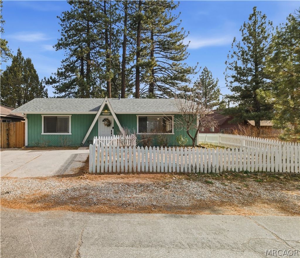 Photo of 1068 Sierra Avenue, Big Bear City, CA 92314 (MLS # 32600341)