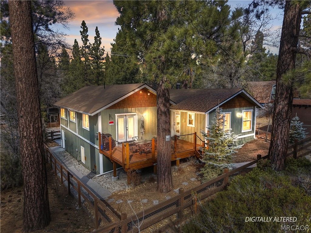 Photo of 42527 Willow Avenue, Big Bear Lake, CA 92315 (MLS # 32600310)