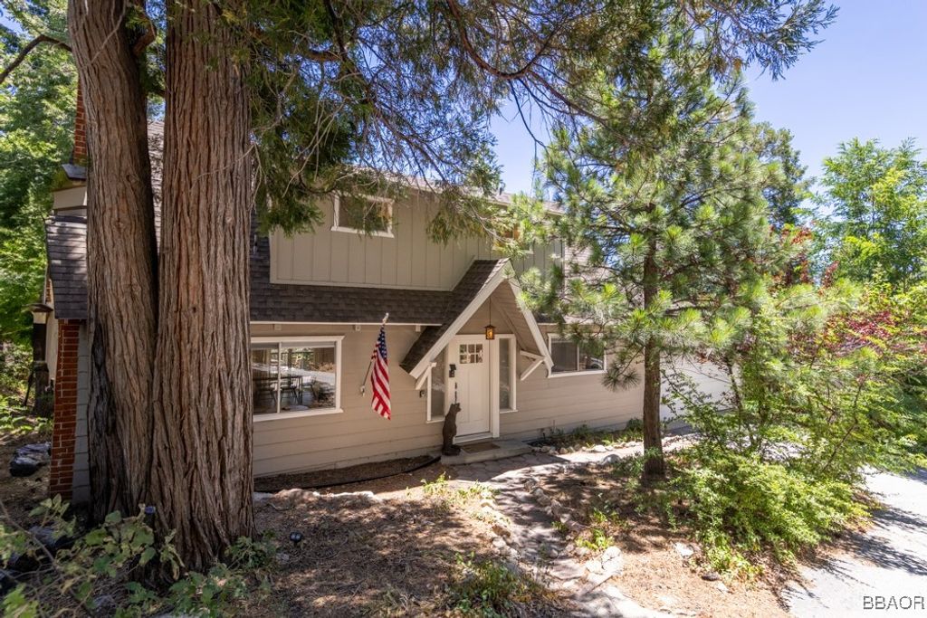 Photo of 27255 Bernina Drive, Lake Arrowhead, CA 92352 (MLS # 32501765)